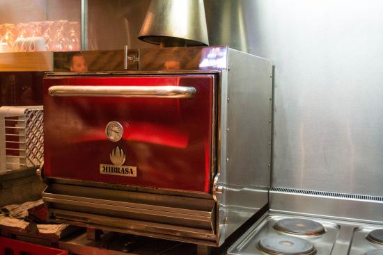 Ce face din Mibrasa cel mai bun cuptor cu cărbuni de pe piață?